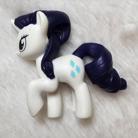 My Little Pony Surprise Kisses Rarity Figure by Hersheys 2020 - Picture 1 of 4